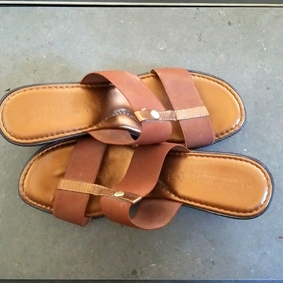 Sandals - Picture 2 of 7